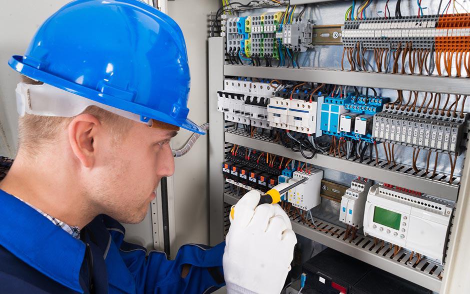 électricien dans le bâtiment Paris